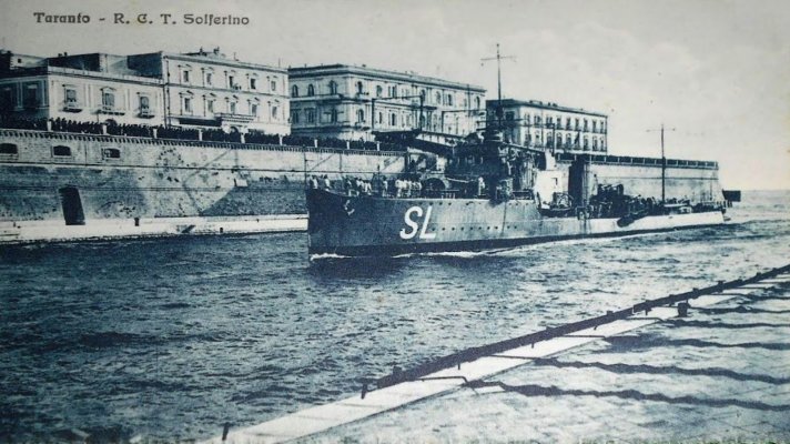 0 Solferino in entrata in Mar Piccolo a Taranto ca 1924-1927 (Marcello Risolo).jpg