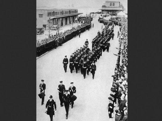 1939_04_17_ca-34_saito_procession_2_bj_3x4_700x.jpg
