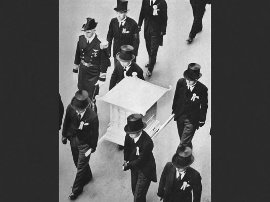 1939_04_17_ca-34_saito_procession_3_bj_700x.jpg