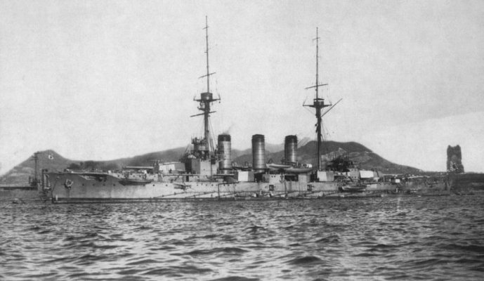Japanese_cruiser_Ibuki_ca_1910.jpg