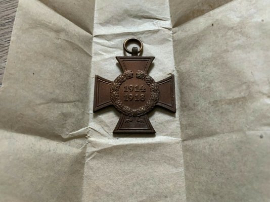 Orden-Ehrenkreuz-fur-Kriegsteilnehmer-in-Tute-mit-Packzettel-_57.jpg