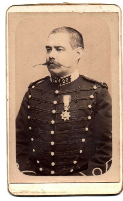 CDV-Militaire-décoré-dune-medaille-Photo-Leopold-Courthial.jpg