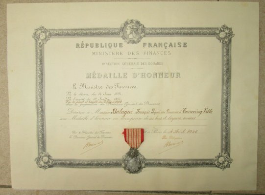 Medaille-dHonneur-Douanes.jpg