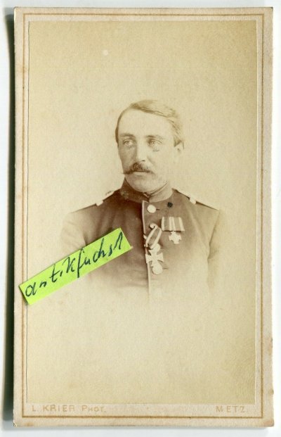 Kabinett-Foto-um-1870-71-Soldat-mit-Eisernem-Kreuz.jpg