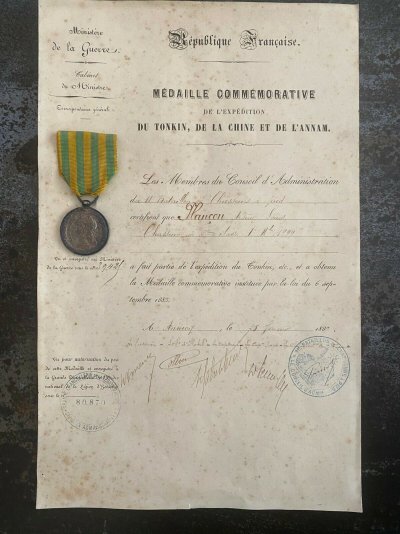 Diplôme-de-la-médaille-commémorative-de-Chine-Tonkin.jpg