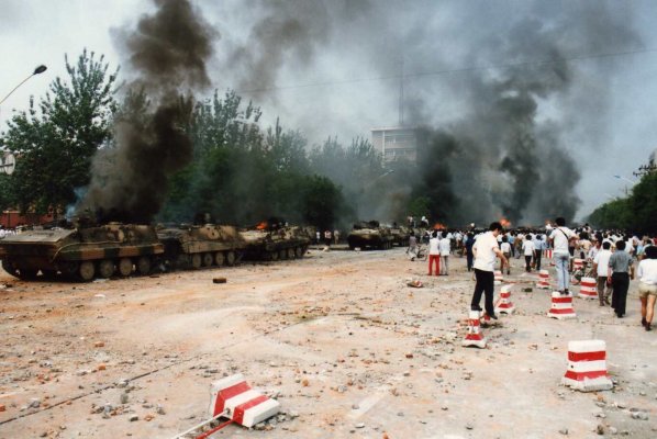 1 Tiananmen_1989_64_c2xj2.jpg