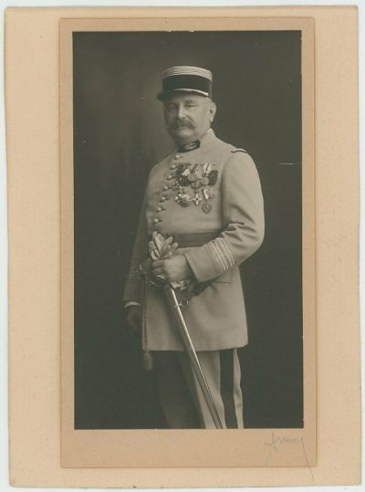 Officier-médailles-décorations-militaires-uniforme-photographie-portrait.jpg