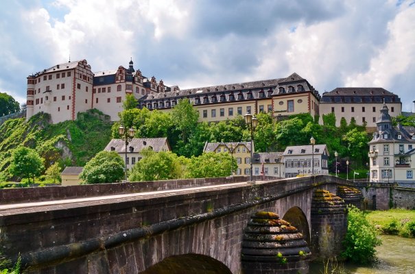 Schloss-Weilburg1.jpg