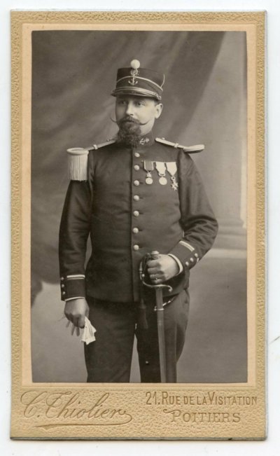 ф CDV-militaire-Le-Général-Moreno-en-uniforme-du (2).jpg