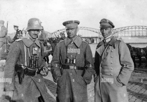 die-flagge-der-eisernen-division-1919-dyyp6a.jpg