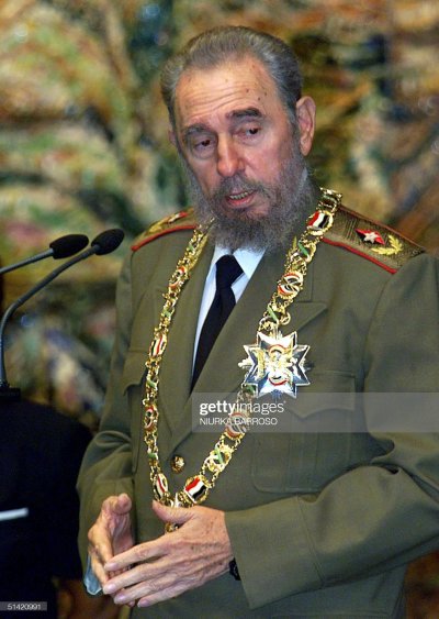 CUBA Fidel Castro speaks after receiving Yemen's National Order award from Yemenese President Ali Abdullah Saleh 12 September 2000 in Havan.jpg