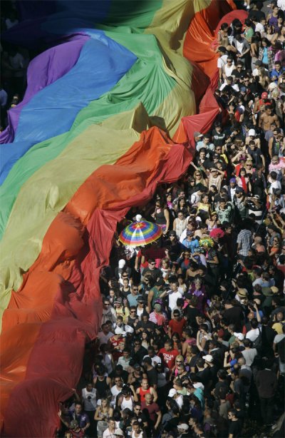 08_06_2010_10_06_04_Brazil-Gay-Parade1.jpg