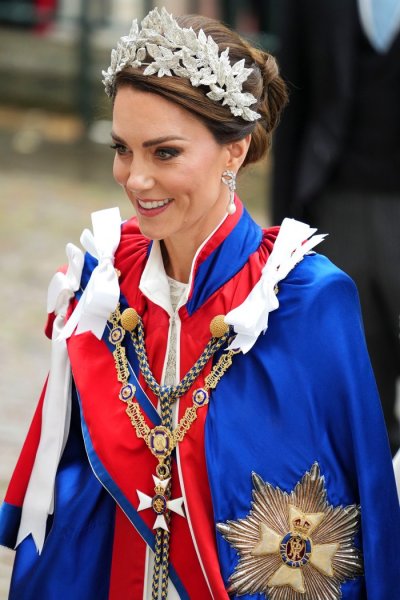 Princess-Kate-Curtsies-to-King-Charles-III-During-Coronation.jpg