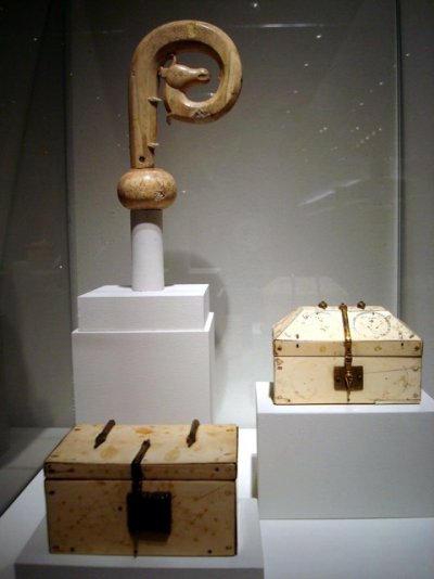 Maastricht,_TEFAF_2011,_Medieval_ivory.jpg