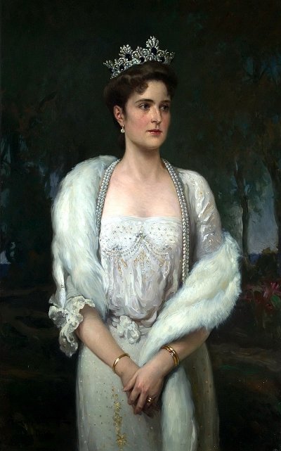 Alexandra_Fedorovna_of_Russia_by_Alex.Makovskiy_(1914,_GIM).jpg