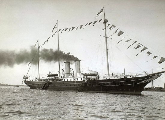 HMY_Alexandra_in_Reval.jpg