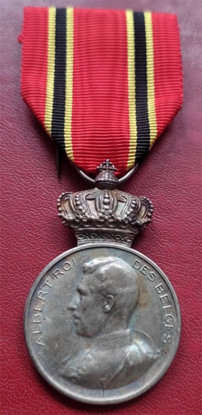 King Albert Royal House Medal 2nd class 1.jpg