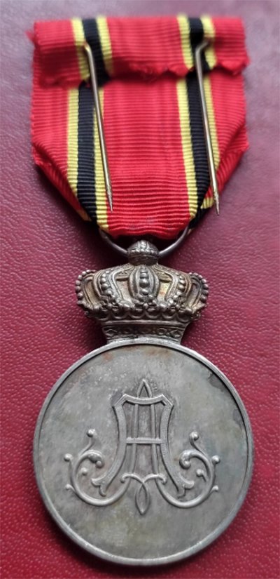 King Albert Royal House Medal 2nd class 2.jpg