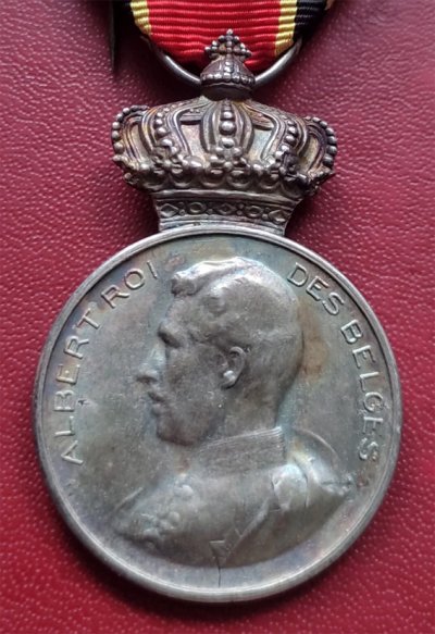 King Albert Royal House Medal 2nd class 3.jpg