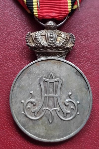 King Albert Royal House Medal 2nd class 4.jpg