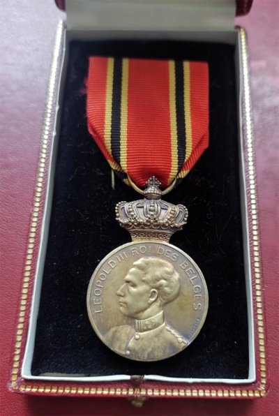 King Leopold III Royal House Medal 1st class 1.jpg