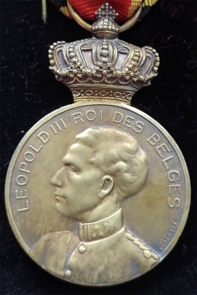 King Leopold III Royal House Medal 1st class 2.jpg