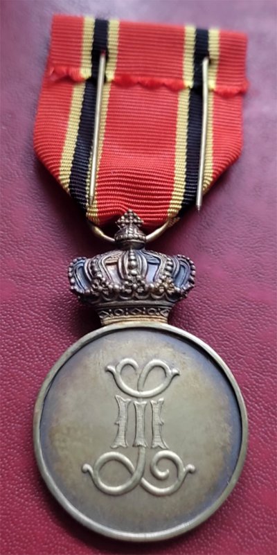 King Leopold III Royal House Medal 1st class 3.jpg