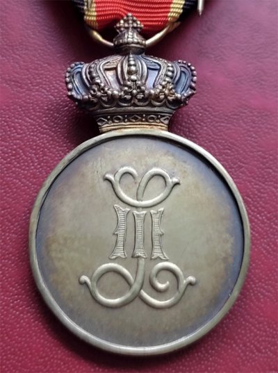 King Leopold III Royal House Medal 1st class 4.jpg