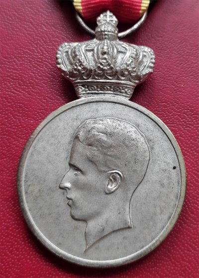 King Baudouin Royal House Medal 2nd class 3.jpg