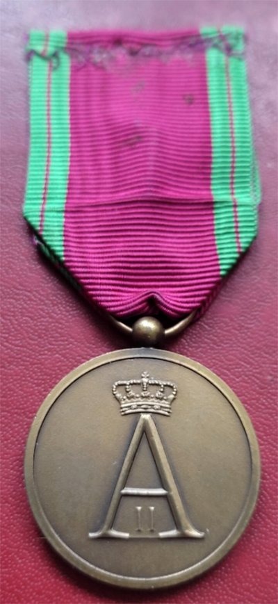 King Albert II Royal House Medal 3rd class 2.jpg