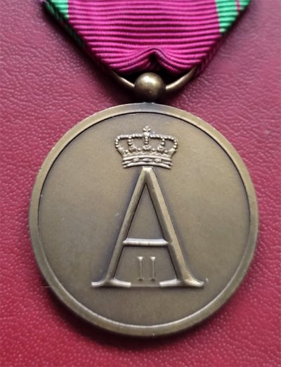 King Albert II Royal House Medal 3rd class 4.jpg