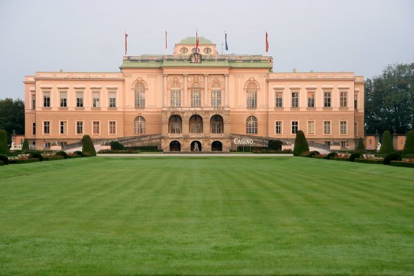 Schloss_Klessheim.jpg