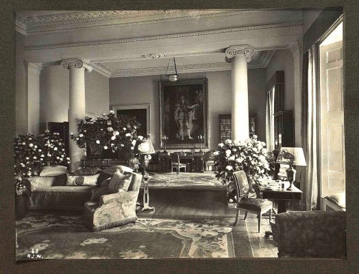 The_drawing_room_at_Mount_Stewart,_1930s_(34402838046).jpg