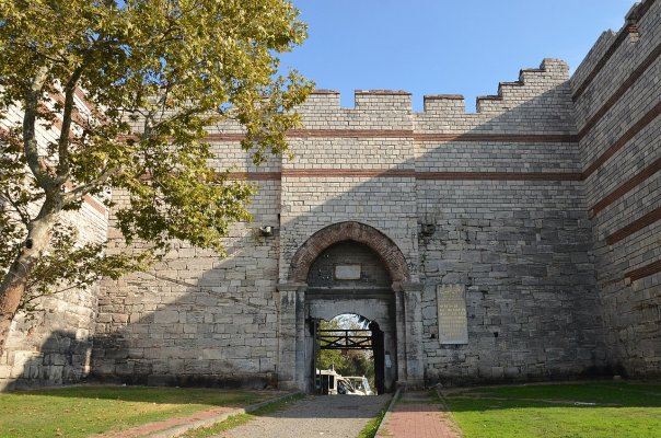 Theodosian_Walls.jpg