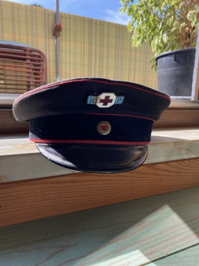 Фуражка военной санитарки.jpg