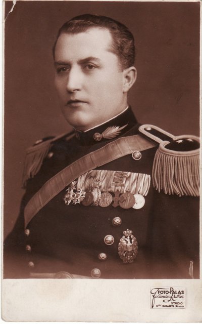 Romania-Kingdom-WW1-Real-Photo-Military-Officer-Decoration (1).jpg