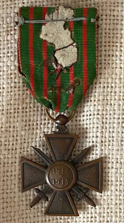 Croix de guerre d'un pilote de l'aviation 3.jpg