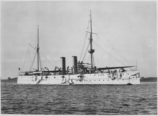 Raleigh_(Cruiser_8)._Starboard_bow,_ca._1900_-_NARA_-_512958.jpg