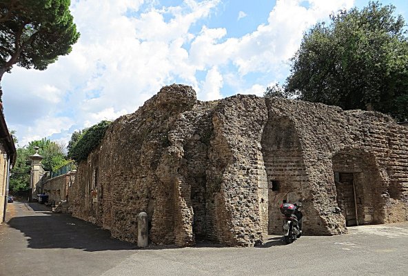 Catacombe_di_San_Sebastiano.jpg