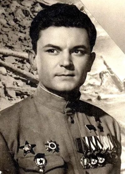 2704577735.jpg