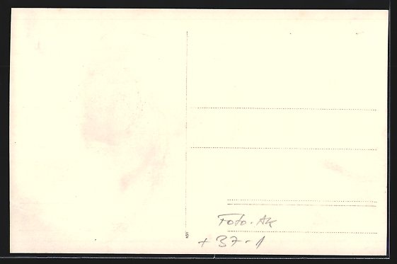 back-side-Foto-AK-Muenchberg-Freiw-Sanitaets-Colonne-Portraets-Rotes-Kreuz.jpg