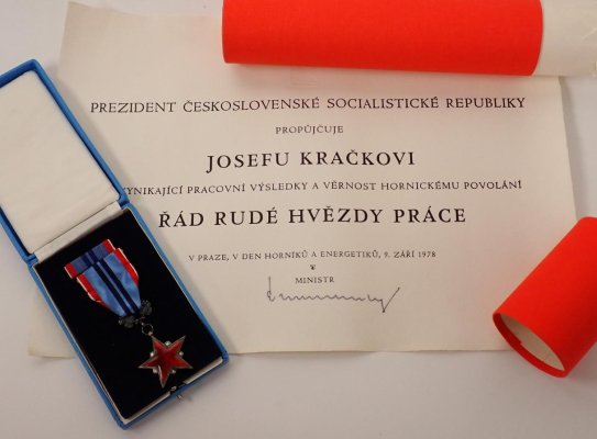 rad-rude-hvezdy-prace-dekret-a584-247029139.jpeg