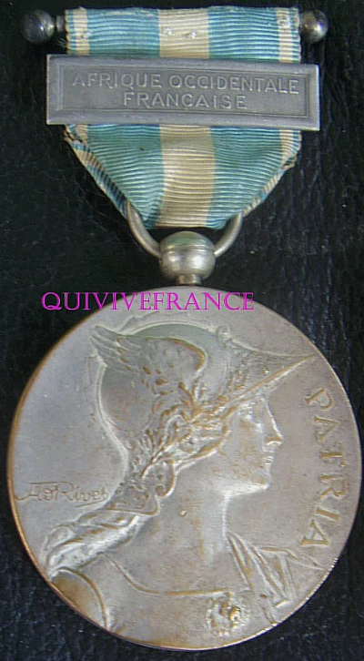MEDAILLE COLONIALE L'ALGERIE AUX COMPAGNONS DE MARCHAND 1.png MEDAILLE COLONIALE L'ALGERIE AUX COMPAGNONS DE MARCHAND 1.png
