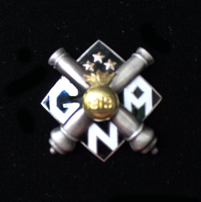 Lat105 Pagrind. artilerijos dirbtuvių GAN ženklas  Badge of the Main Artillery depot GAN thick...JPG