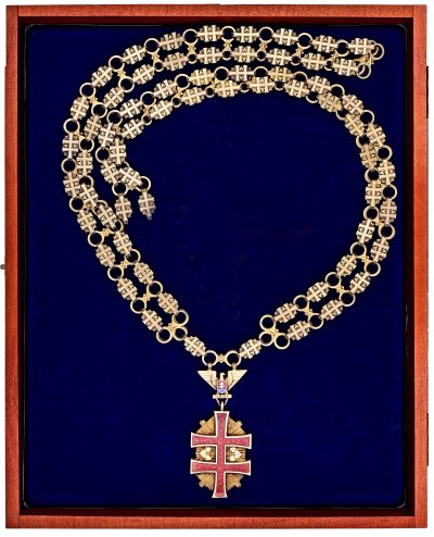 Slovakia-Victory Cross order-Red collar-no star.jpg