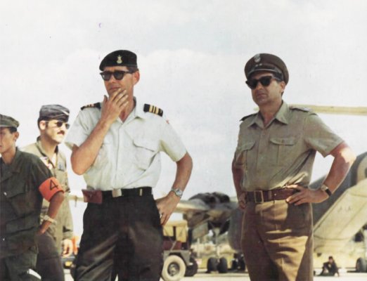 Navikėnas Rimvydas 1973 01 26 Tarptautinės kontrolės ir priežiūros komisijos nariai stebi bela...jpg