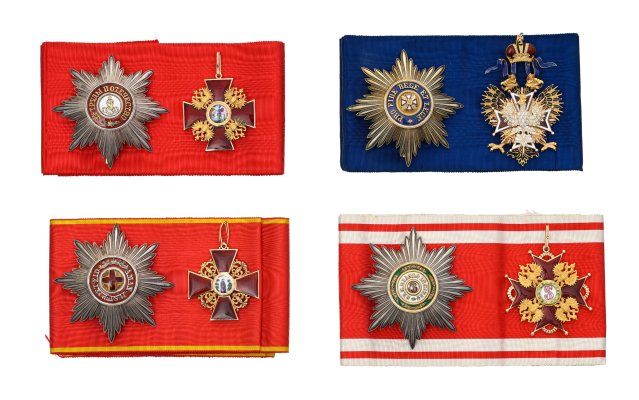 empire-russie-unique-coffret-contenant-ensembles-1ere-classe-ordres-majeurs-russes-4.jpg empire-russie-unique-coffret-contenant-ensembles-1ere-classe-ordres-majeurs-russes-4.jpg