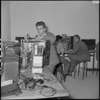 Класс передачи в EMATAFN (Североафриканская школа по передаче данных) в Бен-Акнуне. 3.jpg