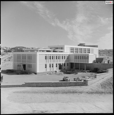 Здания и учения в EMAT AFN (Приветственная военная школа североафриканских передач) в Бен-Акну...jpg