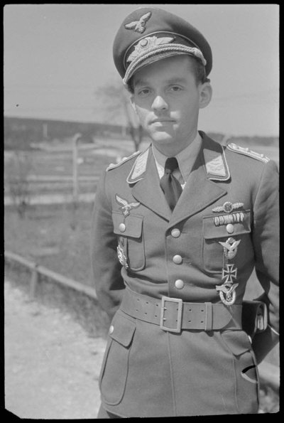 1 Portrait d'un capitaine du Lehrgeschwader.jpg